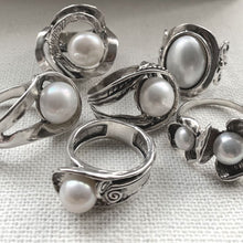 Load image into Gallery viewer, Sculpted Rings With Freshwater Pearls and Sterling Silver 925
