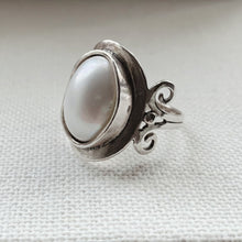 Load image into Gallery viewer, Sculpted Rings With Freshwater Pearls and Sterling Silver 925
