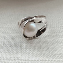 Load image into Gallery viewer, Sculpted Rings With Freshwater Pearls and Sterling Silver 925
